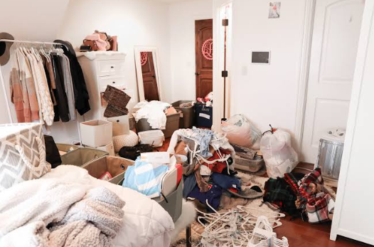 Decluttering Techniques for Organized Home Environments