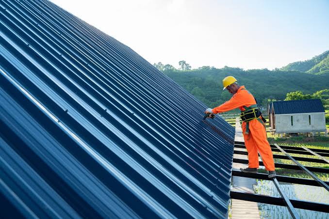 How To Decide Between Commercial Roof Restoration and Replacement